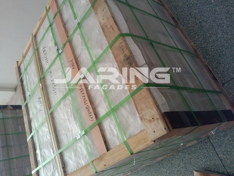 aluminum brackets pallets for delivery.jpg